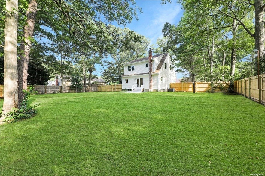Foto principal - 169 Mastic Blvd E