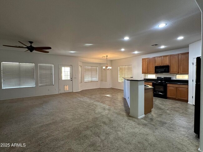 Foto del edificio - 15589 W Campbell Ave
