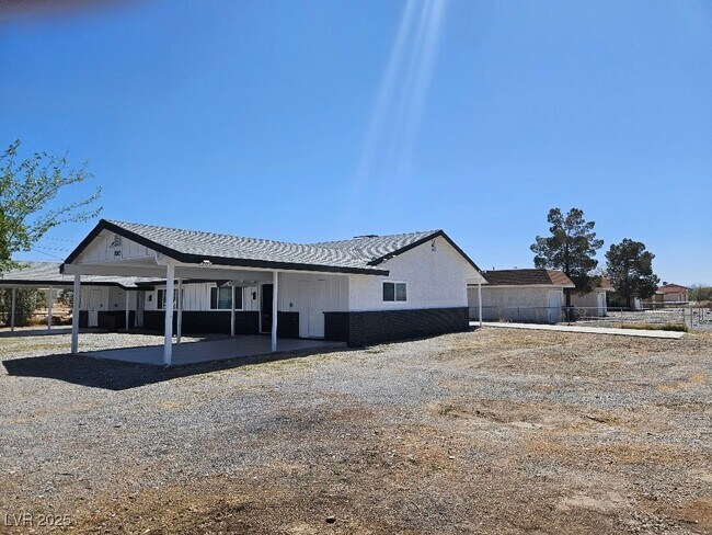 Foto del edificio - 1083 E Calvada Blvd