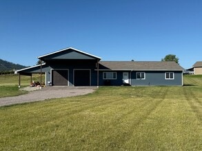 Building Photo - 1456 2 Mile Dr