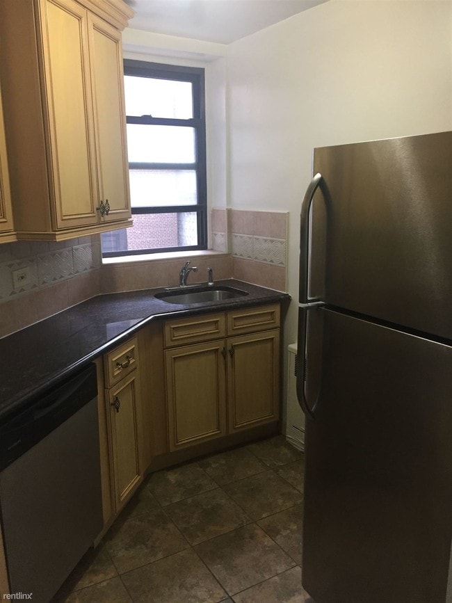 Building Photo - 1 br, 1 bath  - 8110 135th St 1