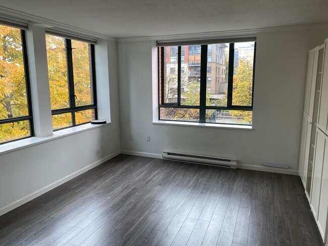 Building Photo - 1088 Quebec St