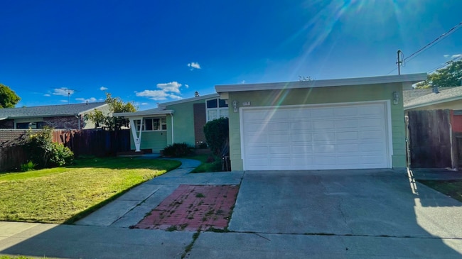 Building Photo - 31141 Meadowbrook Ave
