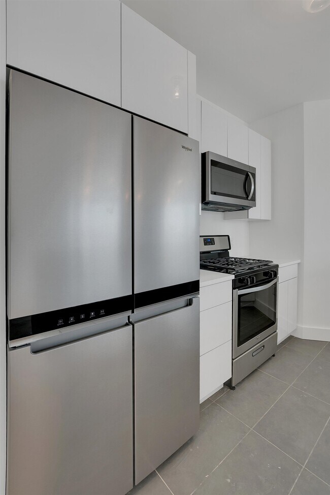 Foto del edificio - 8621 River Rd