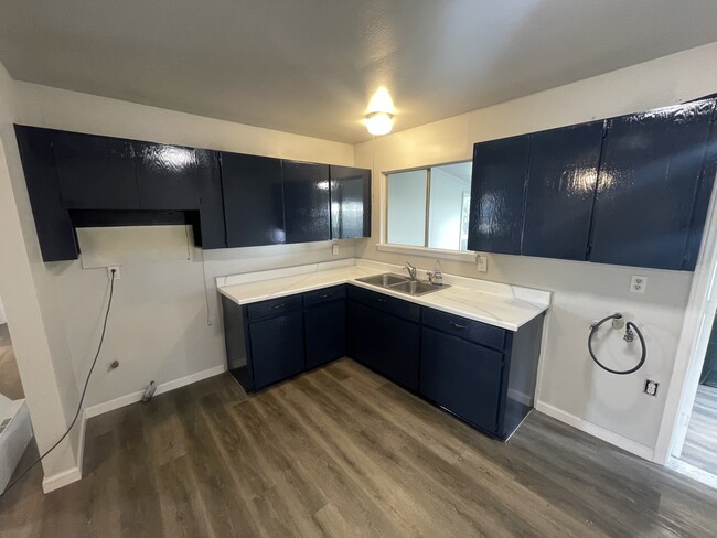 Building Photo - 506 W Aviation Blvd