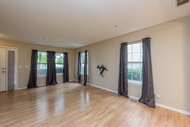 Building Photo - 1169 Orleans Dr