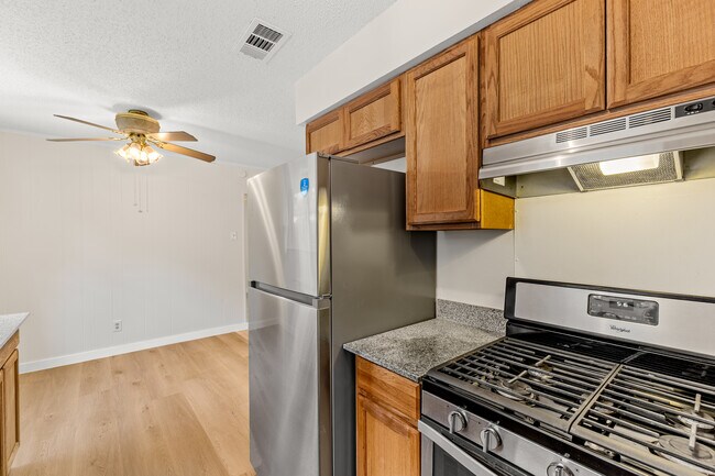 Foto del edificio - 929 Meadow Mead Dr