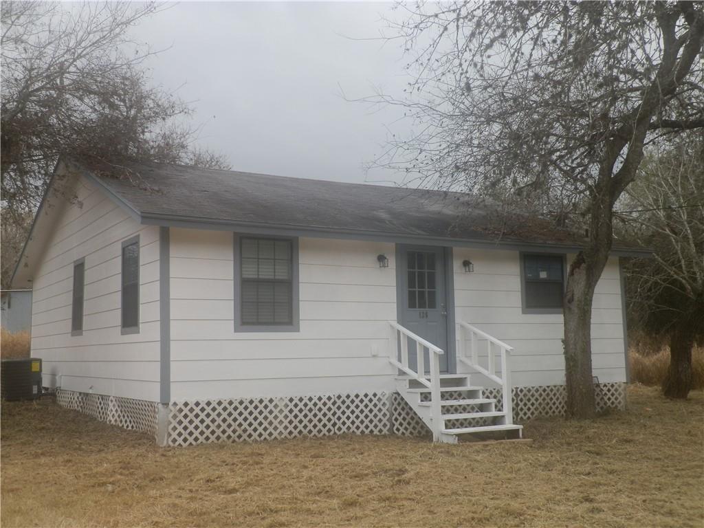 Primary Photo - 136 Oaktree Dr