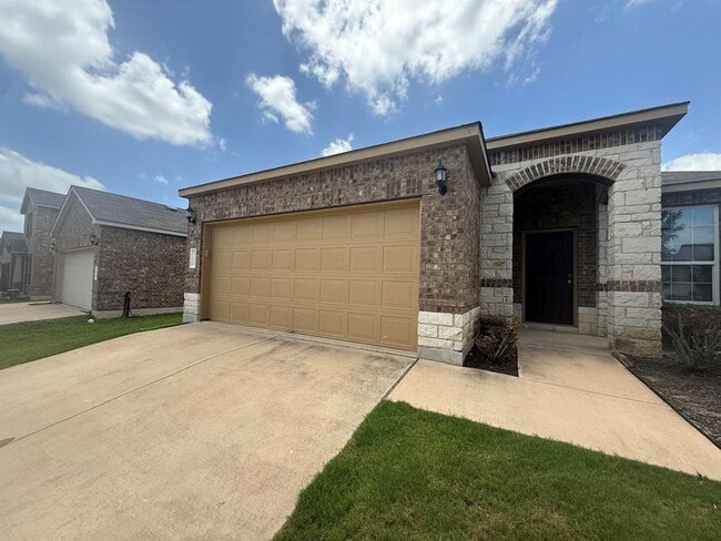 Building Photo - 352 Martha Dr