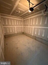 Building Photo - 46 Basswood St