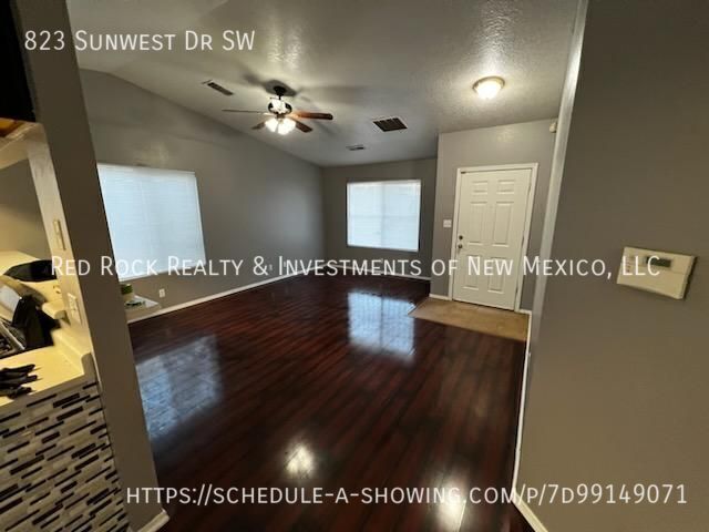 Foto del edificio - 823 Sunwest Dr SW