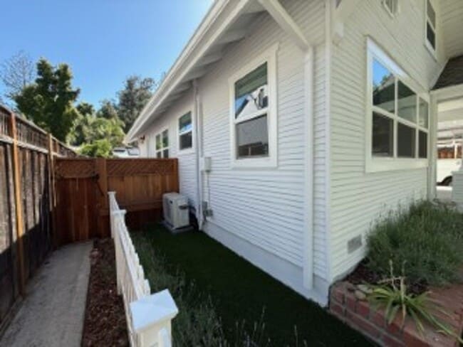 Building Photo - 111 Loma Alta Ave