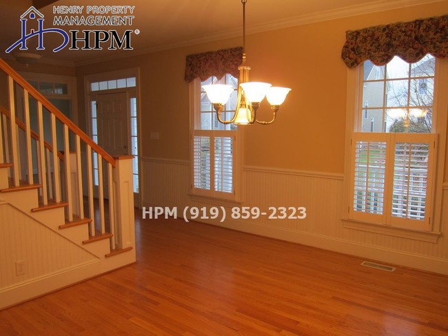 Building Photo - 111 Laurel Wreath Ln