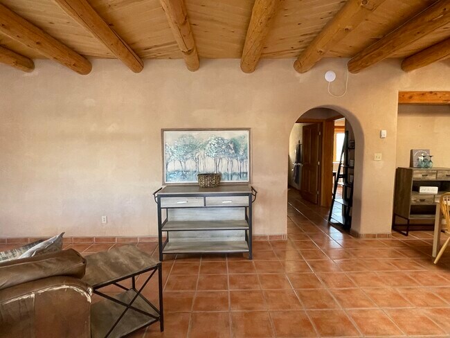 Building Photo - 413 Valverde St