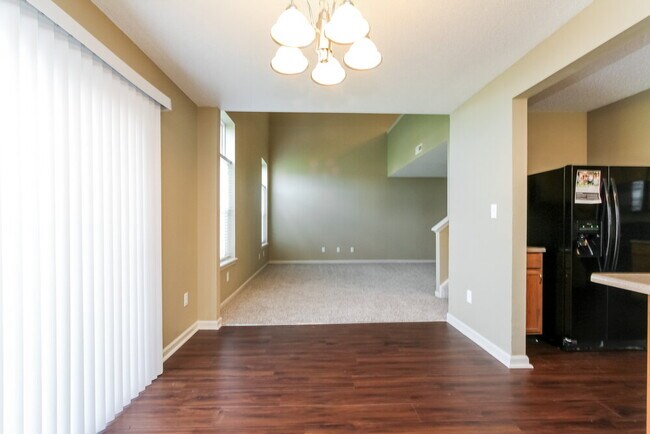Foto del edificio - 5665 High Timber Ln