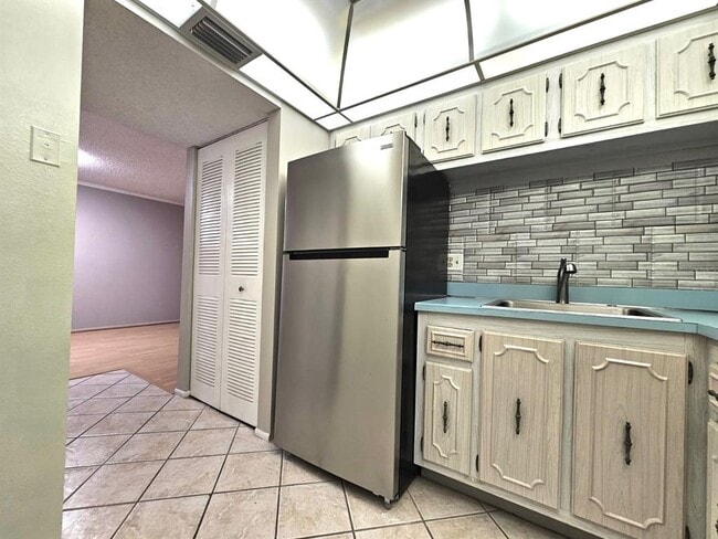 Foto del edificio - 11485 Oakhurst Rd