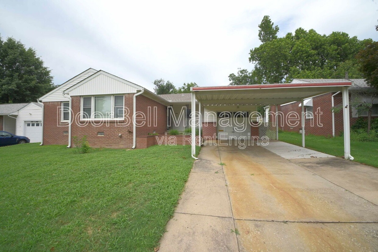 Primary Photo - 2418 S Quebec Ave