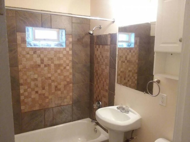 Building Photo - 3742 N. 11th Street - Great 2 Bedroom Upper