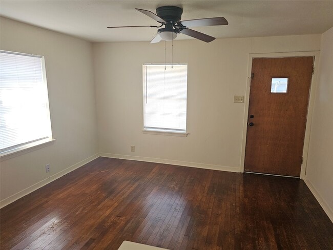 Foto del edificio - 5322 Pine Ave