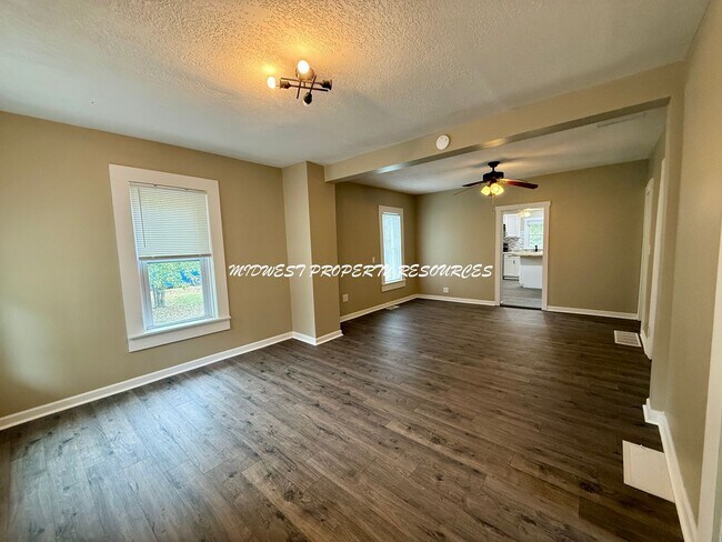 Building Photo - Charming 2 Bedroom, 1 Bath Bungalow in Dow...