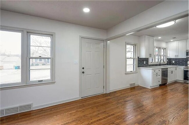 Foto del edificio - 7405 Glenwood Ln