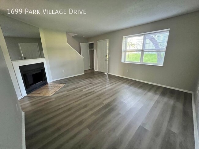 Building Photo - MUST SEE! . Nobody lives above or below yo...