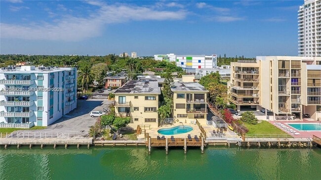 Foto del edificio - 7845 NE Bayshore Ct