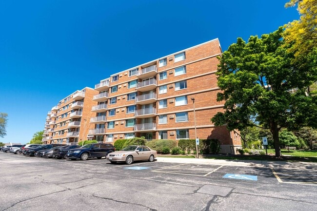 Building Photo - 2211 S Highland Ave