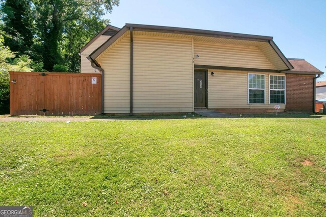 Building Photo - 3237 Strawberry Ln