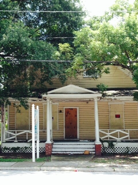 Primary Photo - 1305 E Columbus Dr