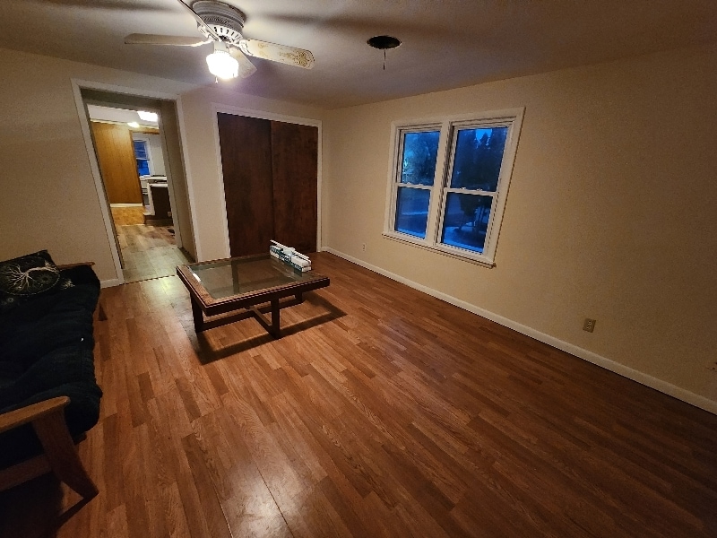 Foto principal - 497 E Main St