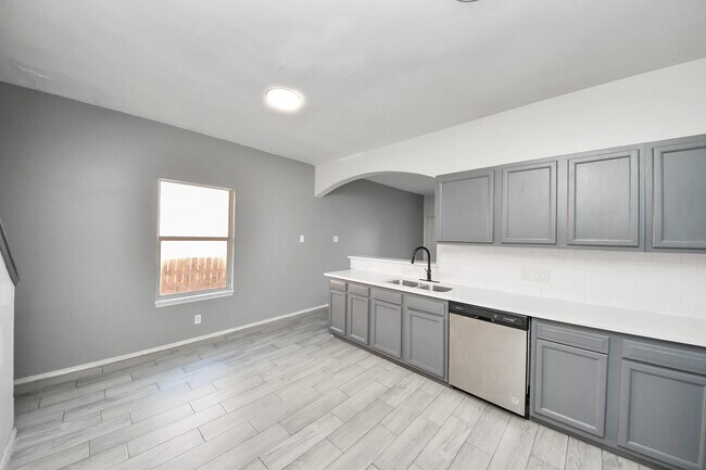 Foto del edificio - 10217 Teneha Dr