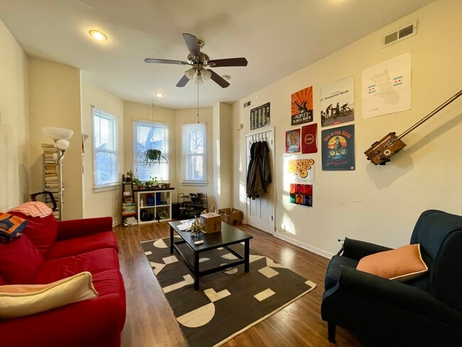 Building Photo - 1921 N Francisco Ave