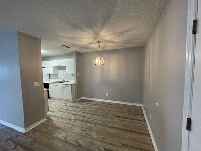 Photo - 2Bed/2Bath in the heart of Daytona Beach w/tons of amenities included in rent! Apartment