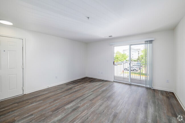 2BR, 1BA - 877SF - Living Room - Market Rate - Coppermine Run