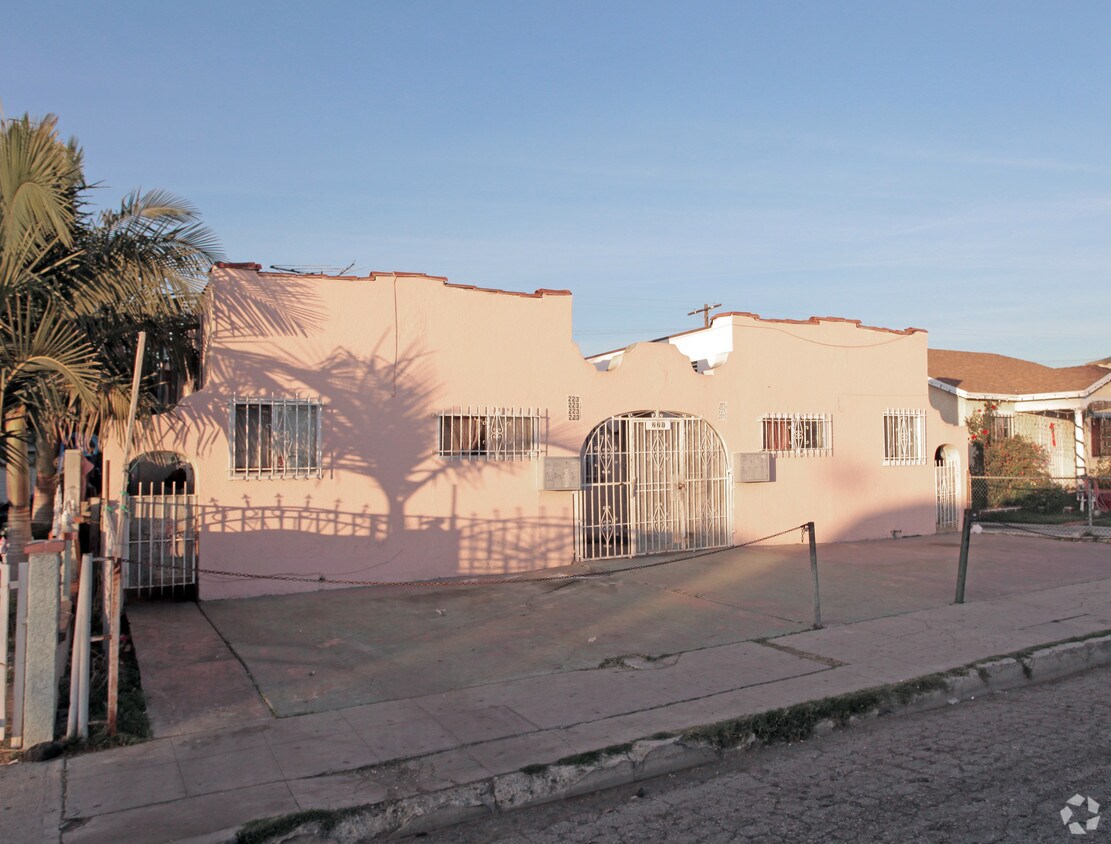 Foto del edificio - 221 W 85th Pl