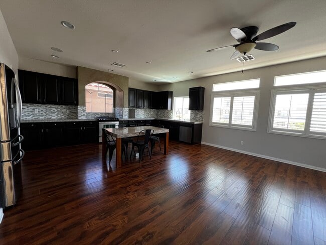 Foto del edificio - 5059 Bonnie Doon Ln
