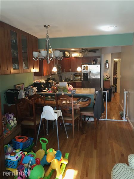 Building Photo - 164 Engert Ave