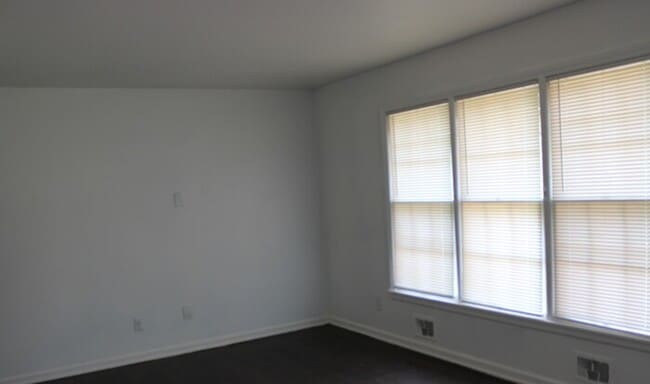 Building Photo - Large 5 bed 2 full bath Home in Independence