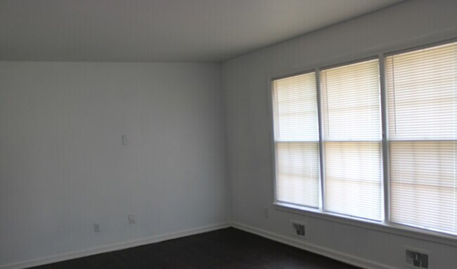 Foto del edificio - Large 5 bed 2 full bath Home in Independence