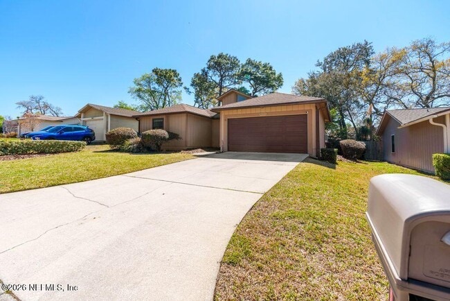 Building Photo - 8066 Le Havre Dr N