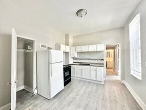 Building Photo - 2901 S 43rd St