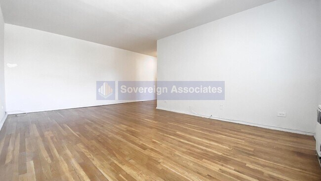 Building Photo - 3555 Oxford Avenue