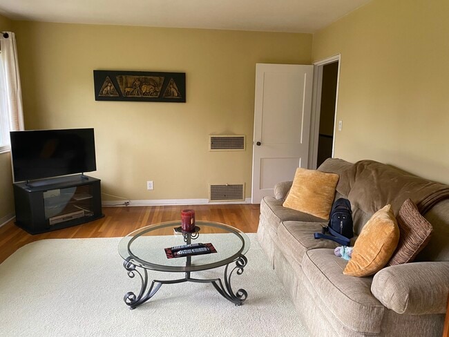 Sala de estar - 5458 1/2 Village Grn