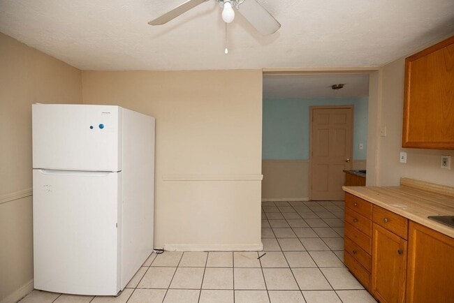 Building Photo - 17 Montague St