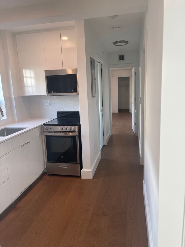 Building Photo - Harvard Sq 2 bed Split Brand New Renovation, 1 month Free rent Vacant and ready