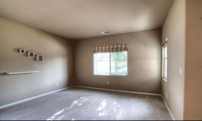 Foto del edificio - West Bakersfield Home For Rent