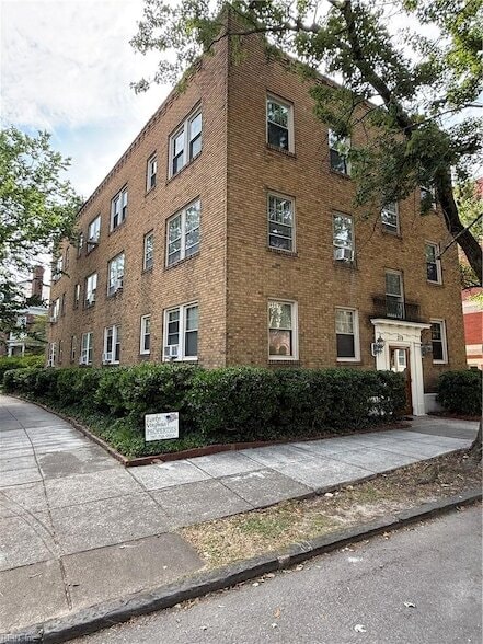 Building Photo - 210 Drummond Pl
