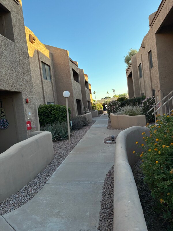 Foto del edificio - 8155 E Roosevelt St