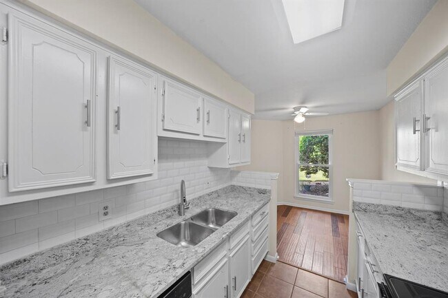 Building Photo - 6305 Creekbend Dr